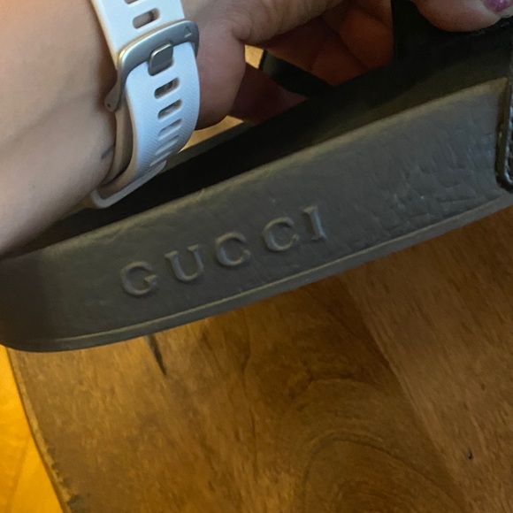 Gucci Black and White Logo Slides - Picture 4 of 7